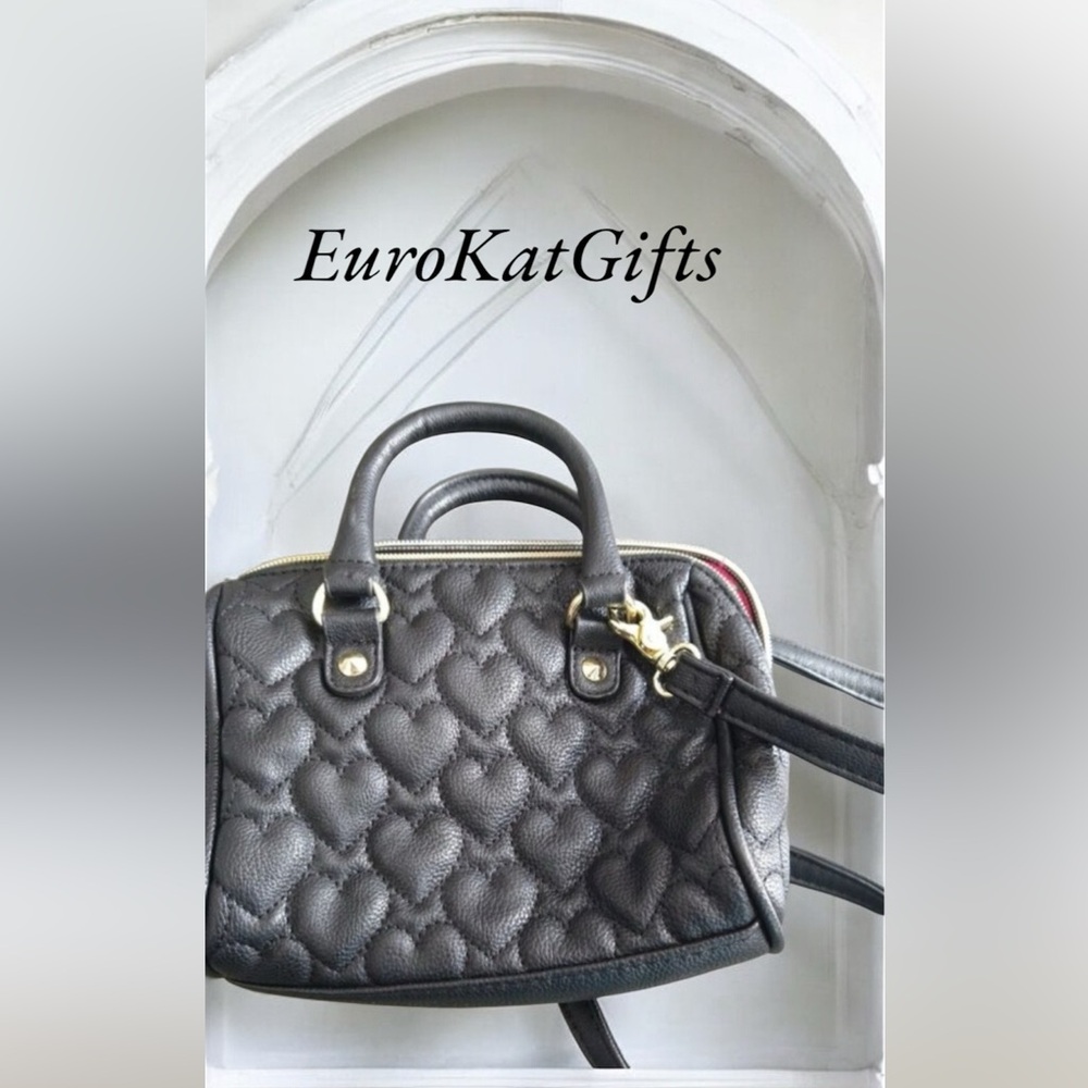 Betsey Johnson Black Heart Quilted Bag Shoulder Purse Pre loved. Small H7"x W 8"